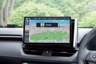 500車種以上に適合する高画質の有機ELディスプレイ搭載!全国で詳細な市街地図表示が可能【パナソニックStrada】