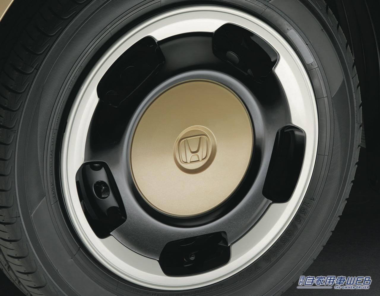 |3代目となるホンダ新型「N-BOX」お披露目。四角いフォルムはそのままに質感と扱いやすさを追求。先行予約も開始