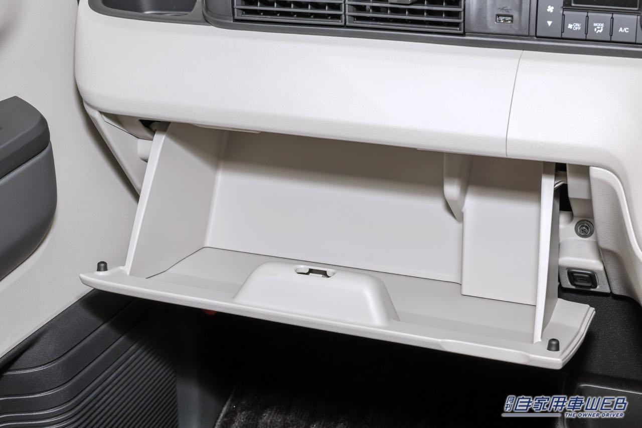 ｜3代目となるホンダ新型「N-BOX」お披露目。四角いフォルムはそのままに質感と扱いやすさを追求。先行予約も開始