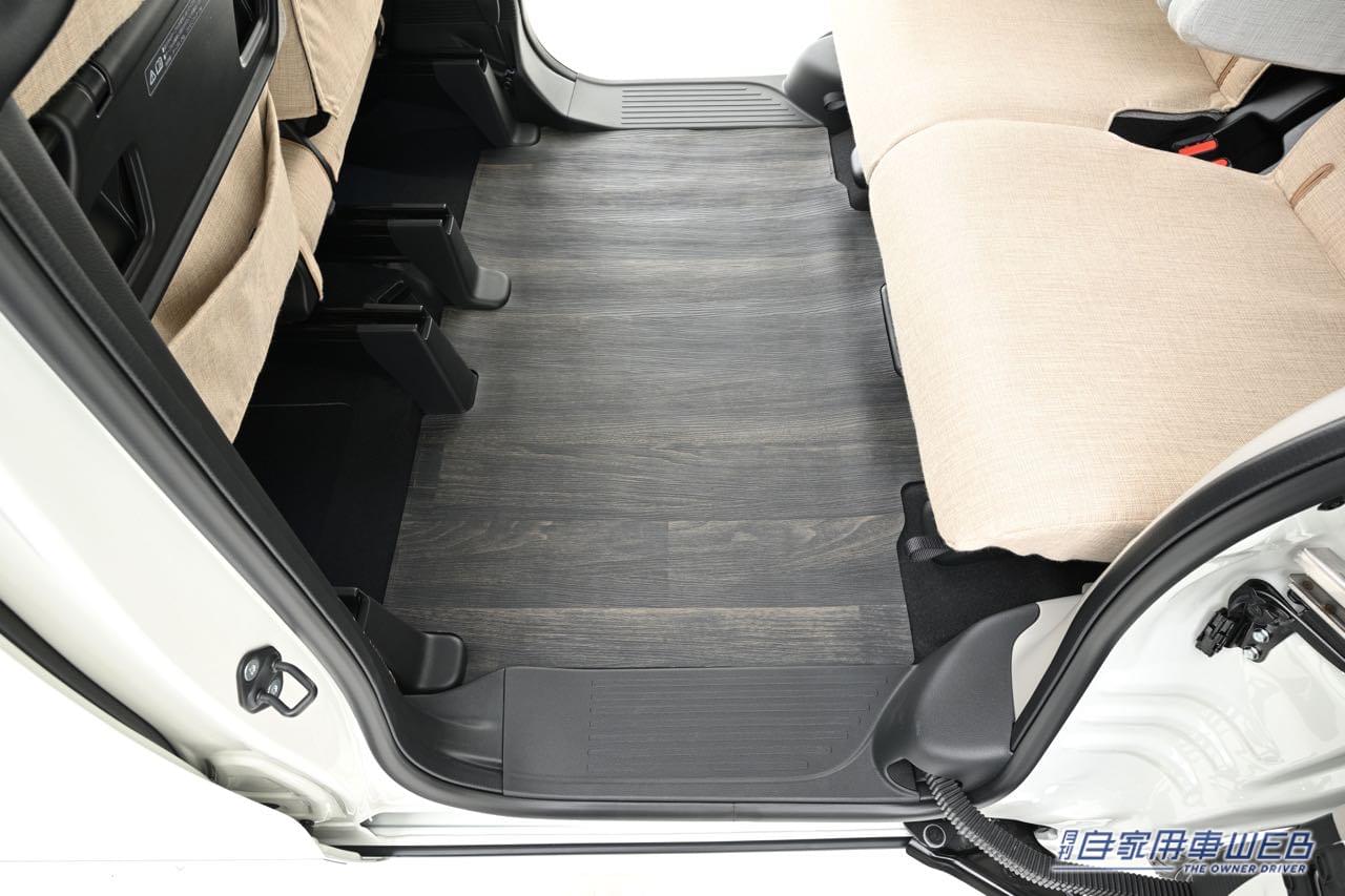 |ホンダアクセス、ホンダ新型「N-BOX」用純正アクセサリーを先行公開。サンシェード内蔵大型ル ーフコンソールが新登場!