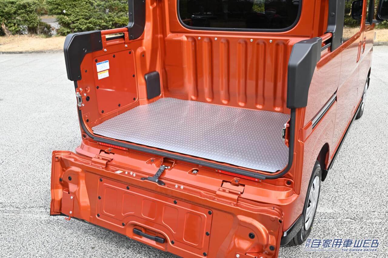 |商用車と侮るなかれ! 広々フラットな荷室狙いならば、有力候補に躍り出る実力派に注目すべし【ダイハツ・アトレー/スズキ・スペーシアベース/ホンダ・N-VAN】