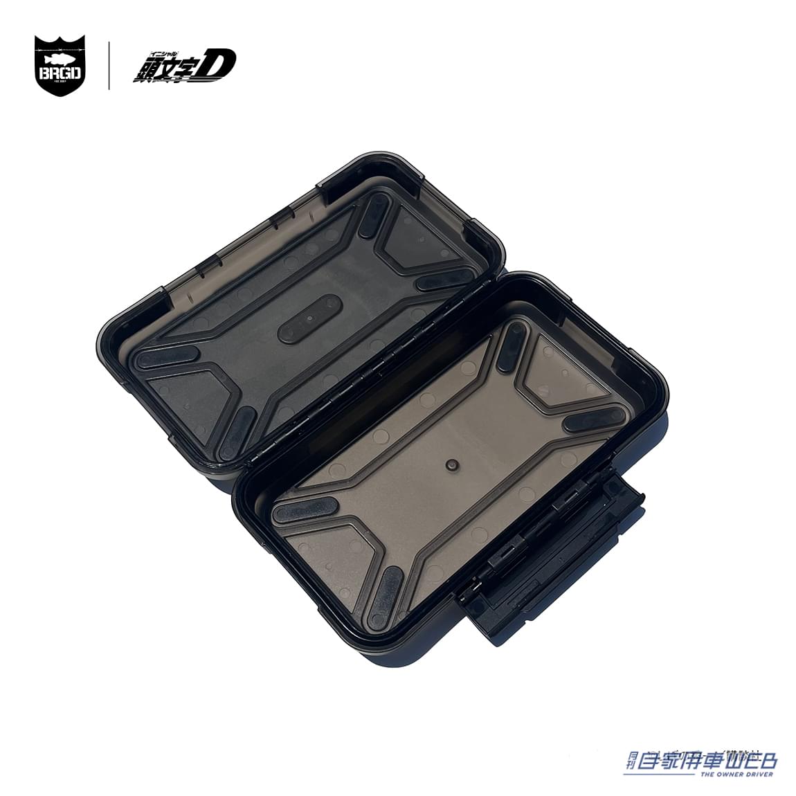 |これは激レア!「頭文字 D × BASS BRIGADE」のコラボレーションアイテムが登場! ドライバーもアングラーもマストバイ