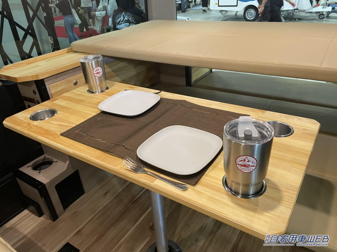 |リラックスできるカフェのよう! トヨタ ハイエースがベースのキャンパー