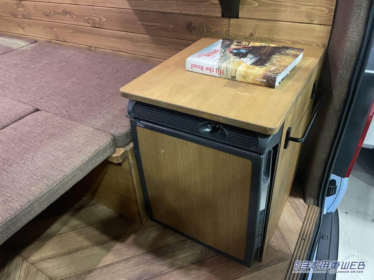 |このキャンパー最高かも。レトロおしゃれなハイエースの車内は広いログハウスのよう!