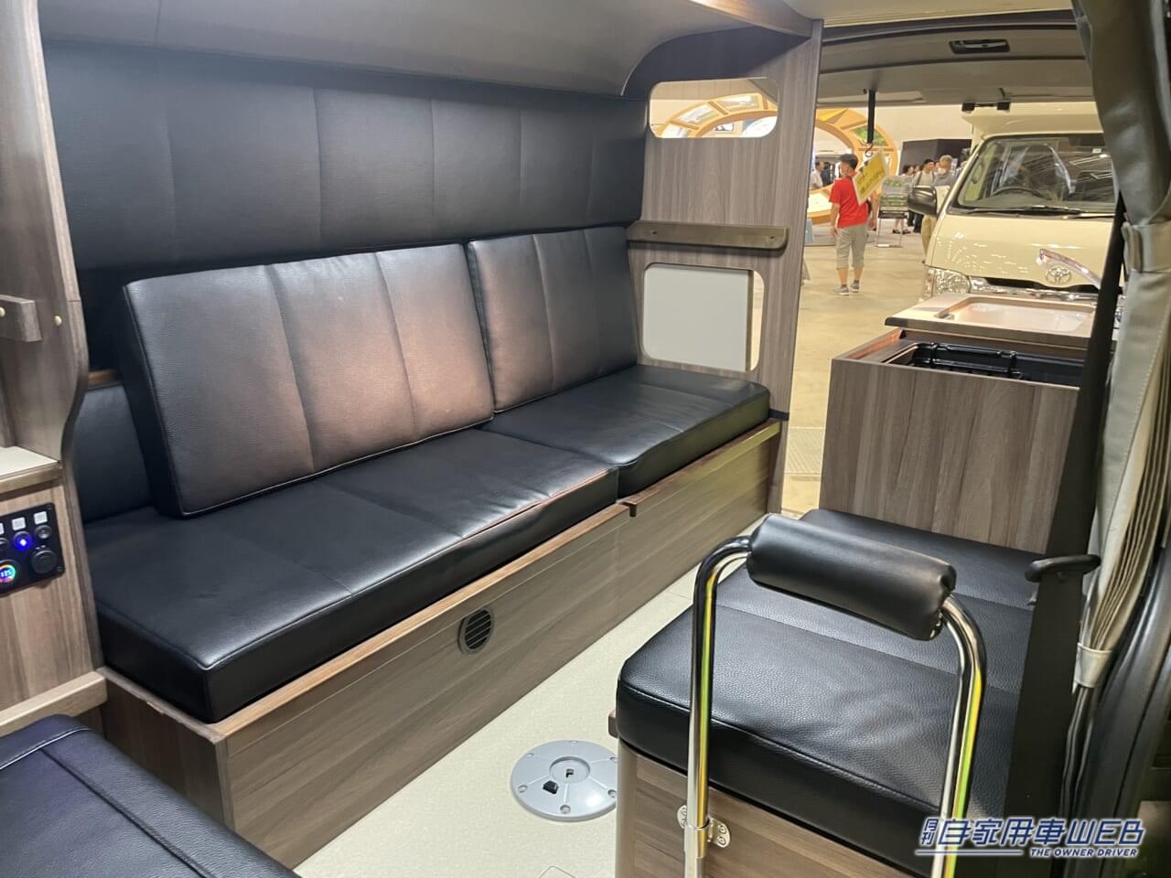 |まるで高級ロッカールームのよう! トヨタ ハイエースがベースのキャンパー