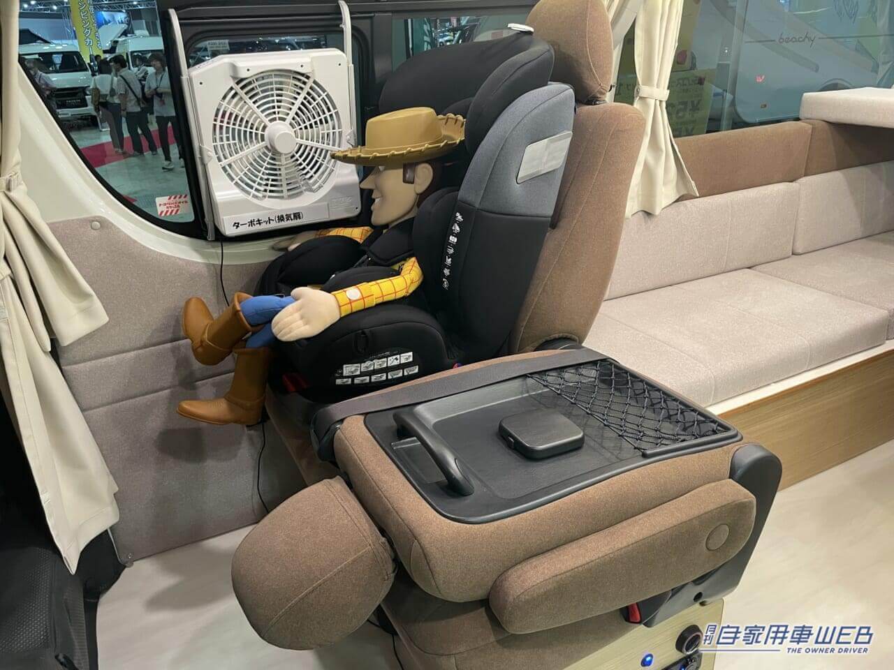 |4人家族のくつろぎ空間! トヨタ ハイエースがベースのキャンパー