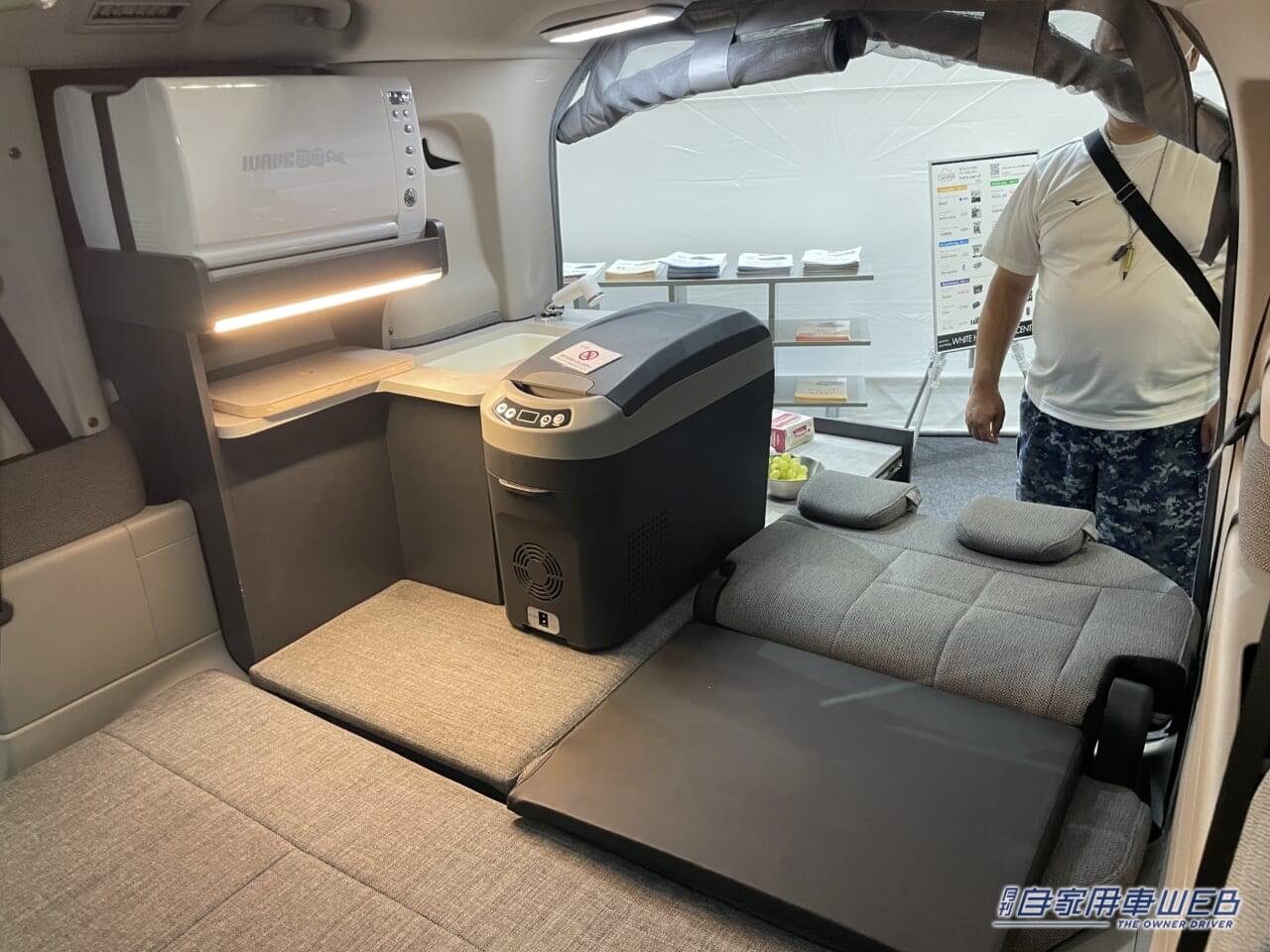 |「これは斬新」まさかの寝室付きホンダ『ステップワゴン』がスゴイ。もはや動くリビング、家族仕様のキャンパーがアツい!