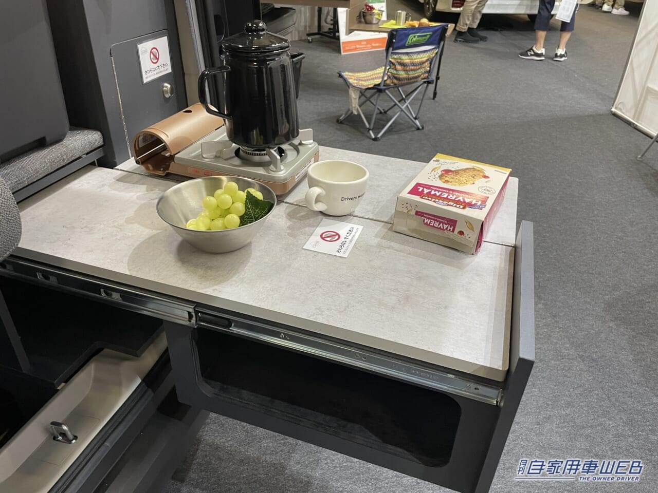 |「これは斬新」まさかの寝室付きホンダ『ステップワゴン』がスゴイ。もはや動くリビング、家族仕様のキャンパーがアツい!