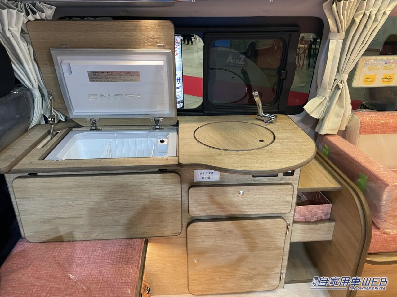 |トヨタのハイエースが可愛いキャンパーに! ぬいぐるみが棲むピンクな車内でも装備は本格的