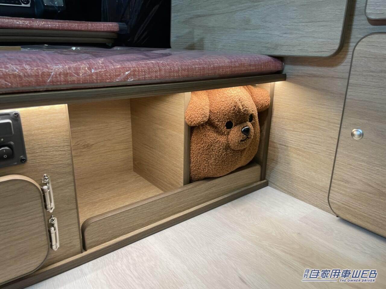 |トヨタのハイエースが可愛いキャンパーに! ぬいぐるみが棲むピンクな車内でも装備は本格的