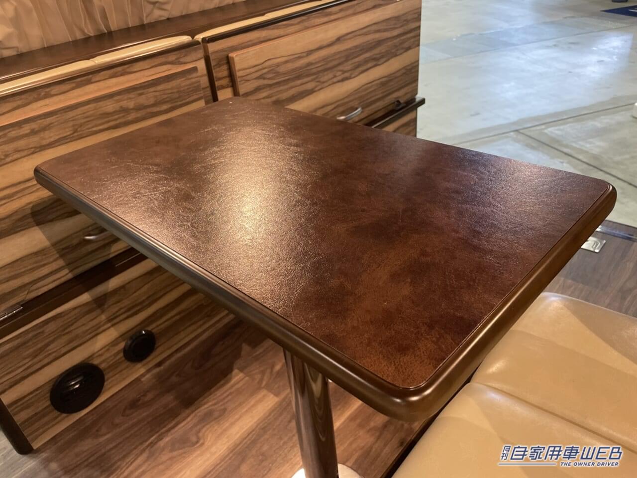 |クラシカルで高級感のある室内空間! トヨタのハイエースがベースのキャンパー