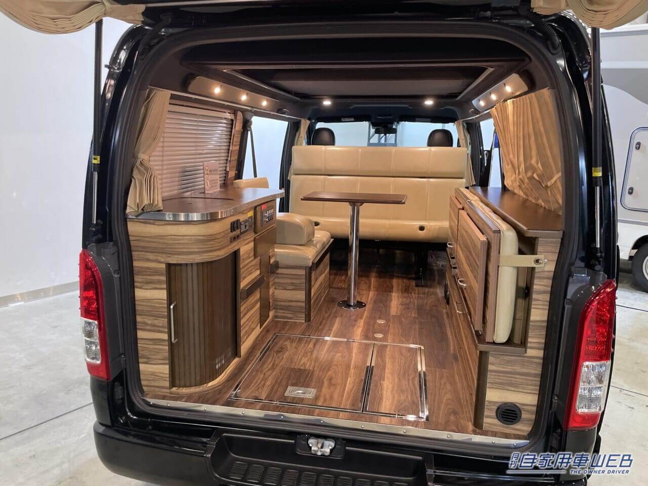 |クラシカルで高級感のある室内空間! トヨタのハイエースがベースのキャンパー