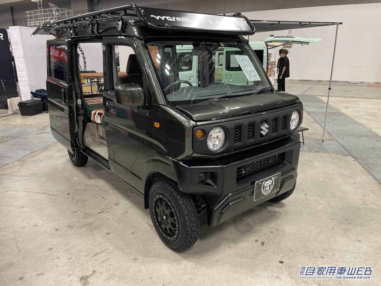 |「4人乗り普通の軽だが…?」秘密基地みたいな車内が最高、まるでカフェのような木の温もり。普段乗りOK、思い立ったすぐ“おしゃれ車中泊カー”になる軽キャンパー。