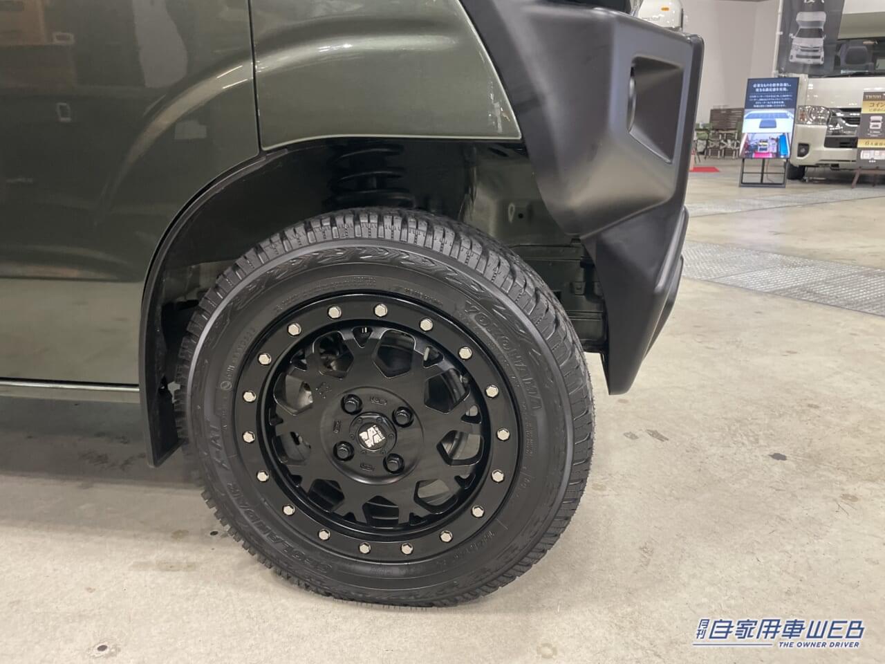 |「4人乗り普通の軽だが…?」秘密基地みたいな車内が最高、まるでカフェのような木の温もり。普段乗りOK、思い立ったすぐ“おしゃれ車中泊カー”になる軽キャンパー。