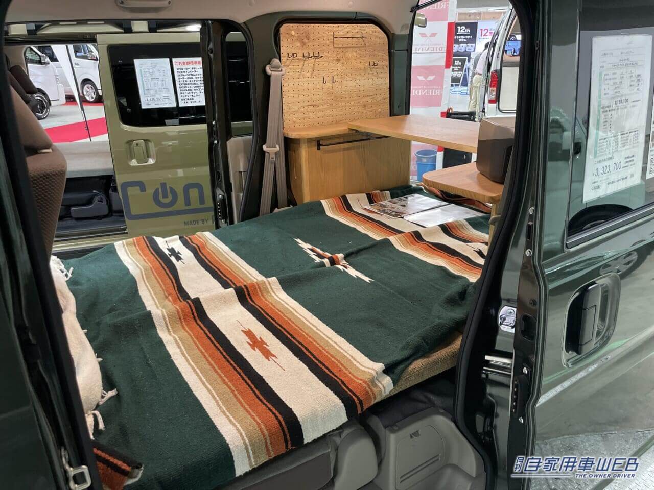 |「4人乗り普通の軽だが…?」秘密基地みたいな車内が最高、まるでカフェのような木の温もり。普段乗りOK、思い立ったすぐ“おしゃれ車中泊カー”になる軽キャンパー。