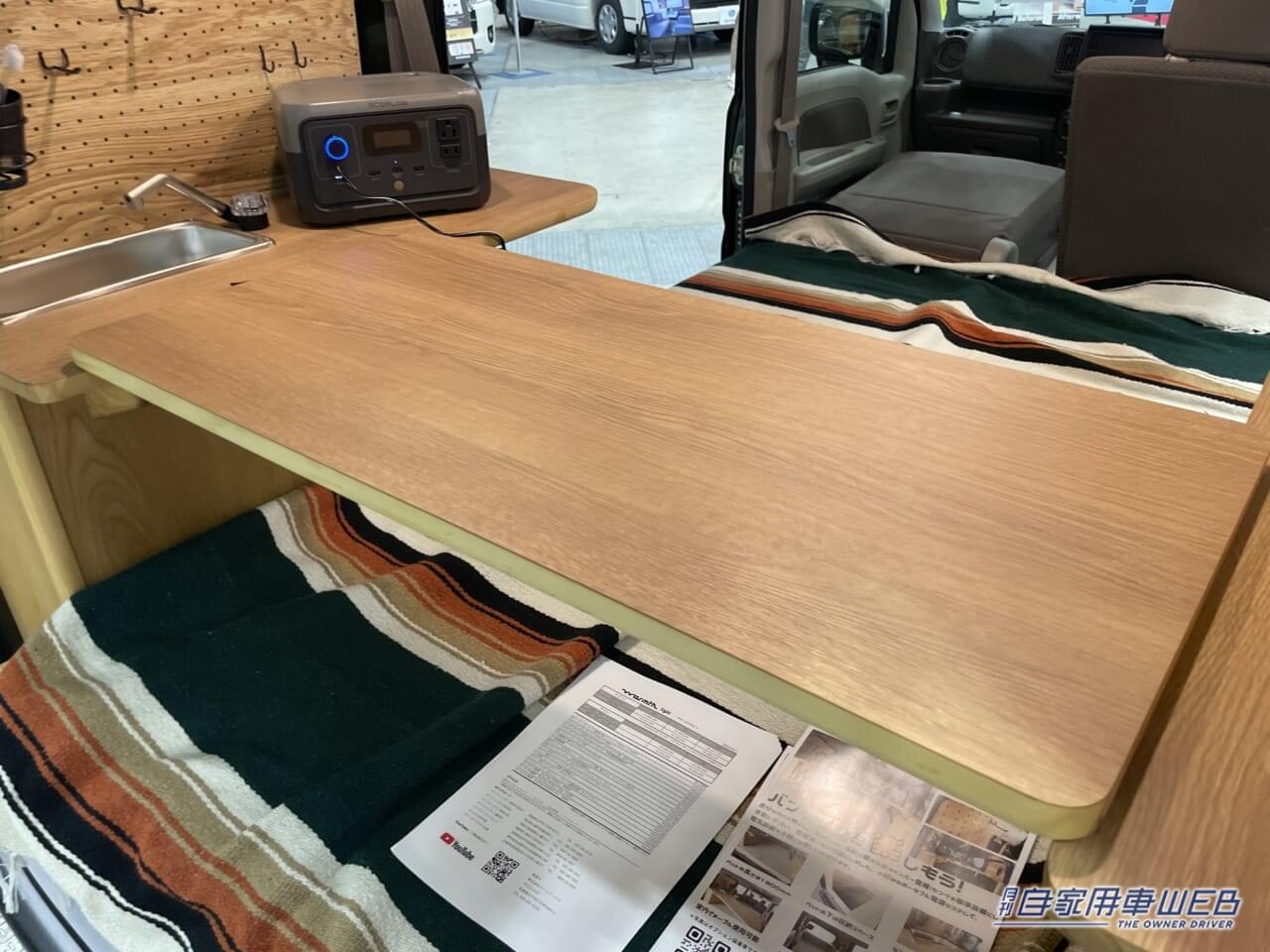 |「4人乗り普通の軽だが…?」秘密基地みたいな車内が最高、まるでカフェのような木の温もり。普段乗りOK、思い立ったすぐ“おしゃれ車中泊カー”になる軽キャンパー。