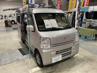 2段シートの高さを自在に調整できる! スズキのエブリイがベースの軽キャンパー