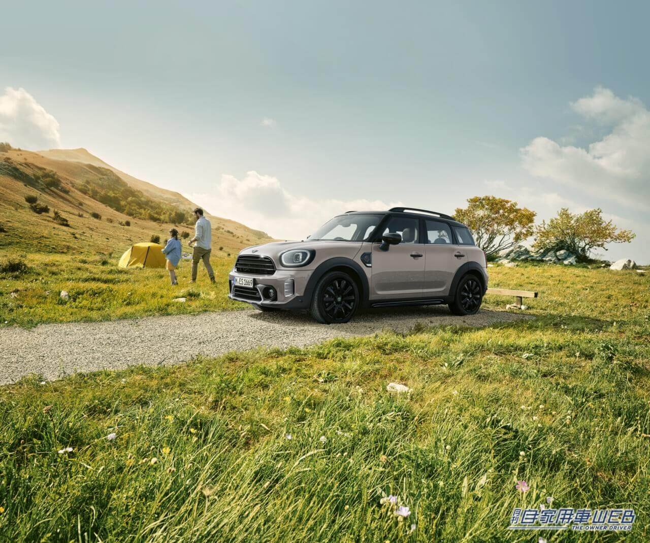 |アースカラーが映える限定車「MINI Crossover Highlands Edition」