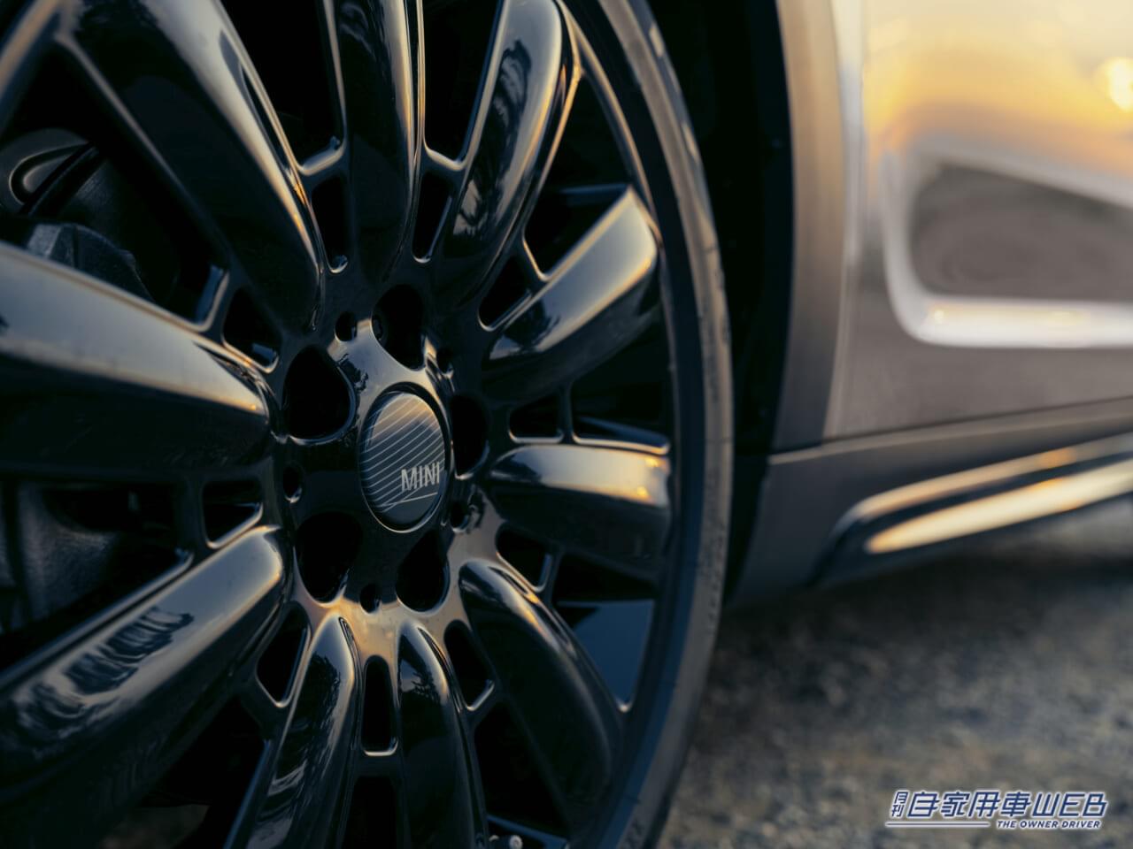 |アースカラーが映える限定車「MINI Crossover Highlands Edition」