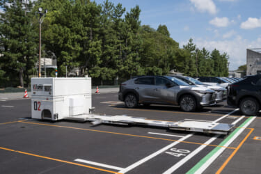 物流の2024年問題に挑むトヨタ自動車。若者の知恵とグループの強みを活かして車両搬送ロボットを開発