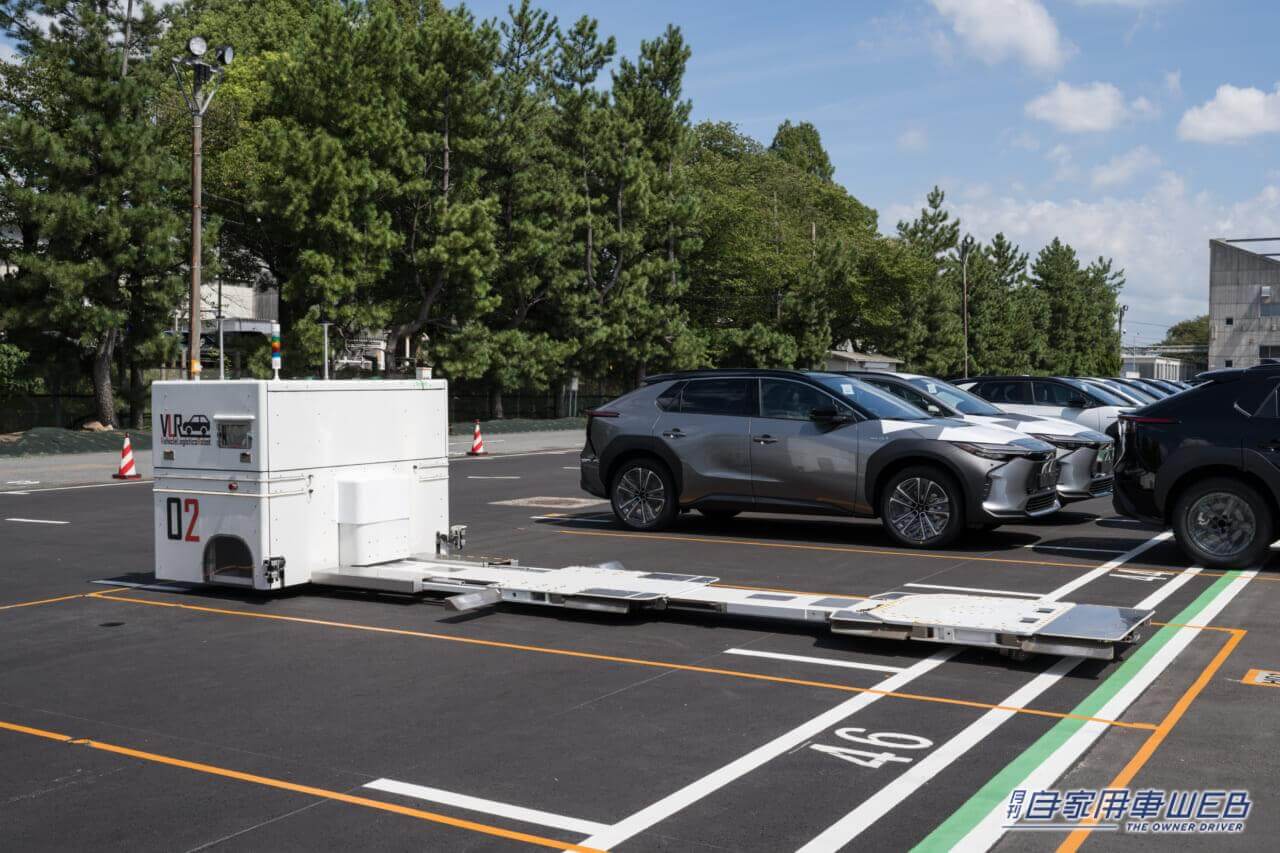 |物流の2024年問題に挑むトヨタ自動車。若者の知恵とグループの強みを活かして車両搬送ロボットを開発
