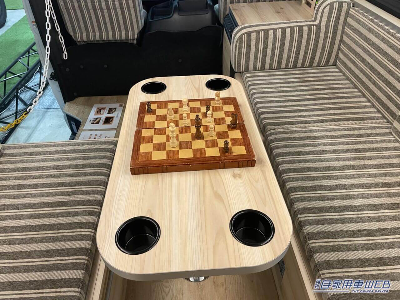 |アウトドアキッチンへようこそ! 木の質感が魅力的なトヨタ ハイエースがベースのキャンパー