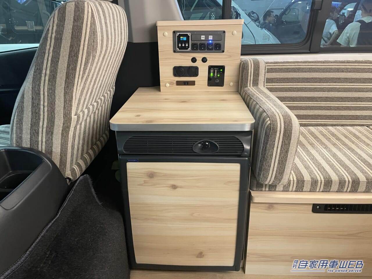 |アウトドアキッチンへようこそ! 木の質感が魅力的なトヨタ ハイエースがベースのキャンパー