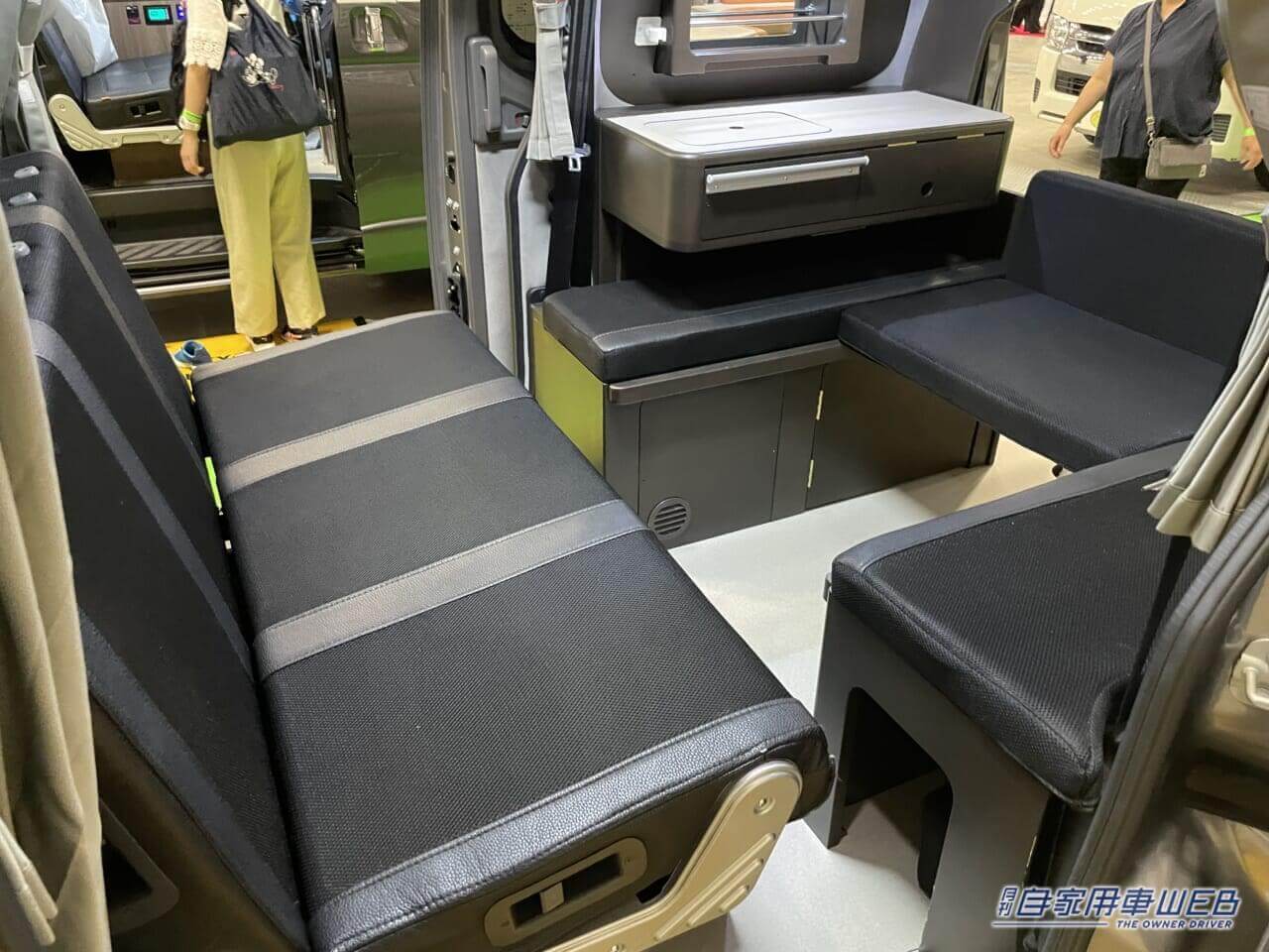 |ルーフが便利で個性的! 日産NV200バネットがベースのキャンパー