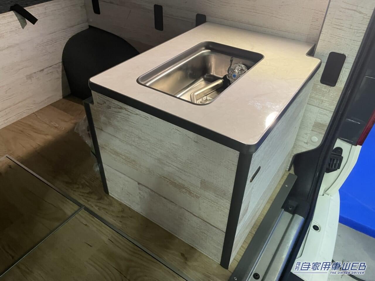 |2段になったフラットスペースが個性的! トヨタ ハイエースがベースのキャンパー