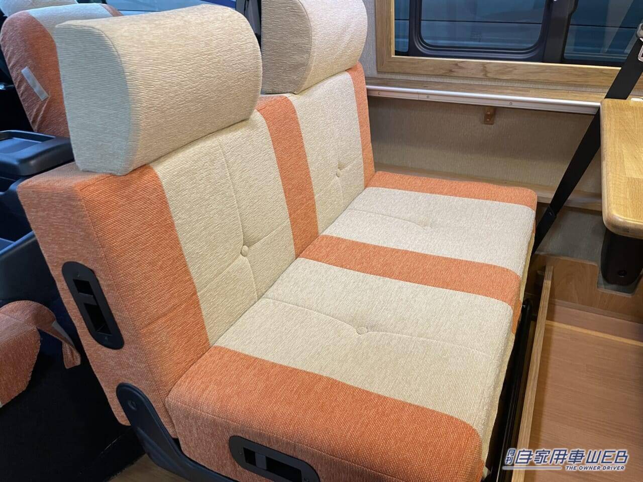 |ボックスシートと明るい車内が印象的 トヨタ ハイエースがベースのキャンパー