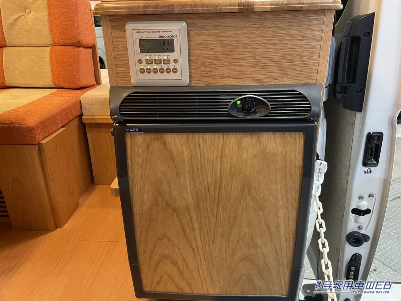 ｜ボックスシートと明るい車内が印象的　トヨタ  ハイエースがベースのキャンパー