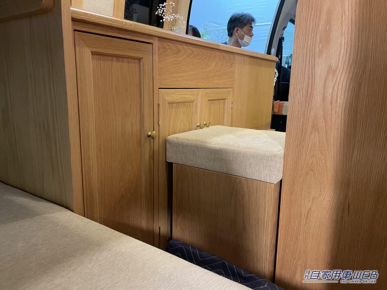 |ボックスシートと明るい車内が印象的 トヨタ ハイエースがベースのキャンパー