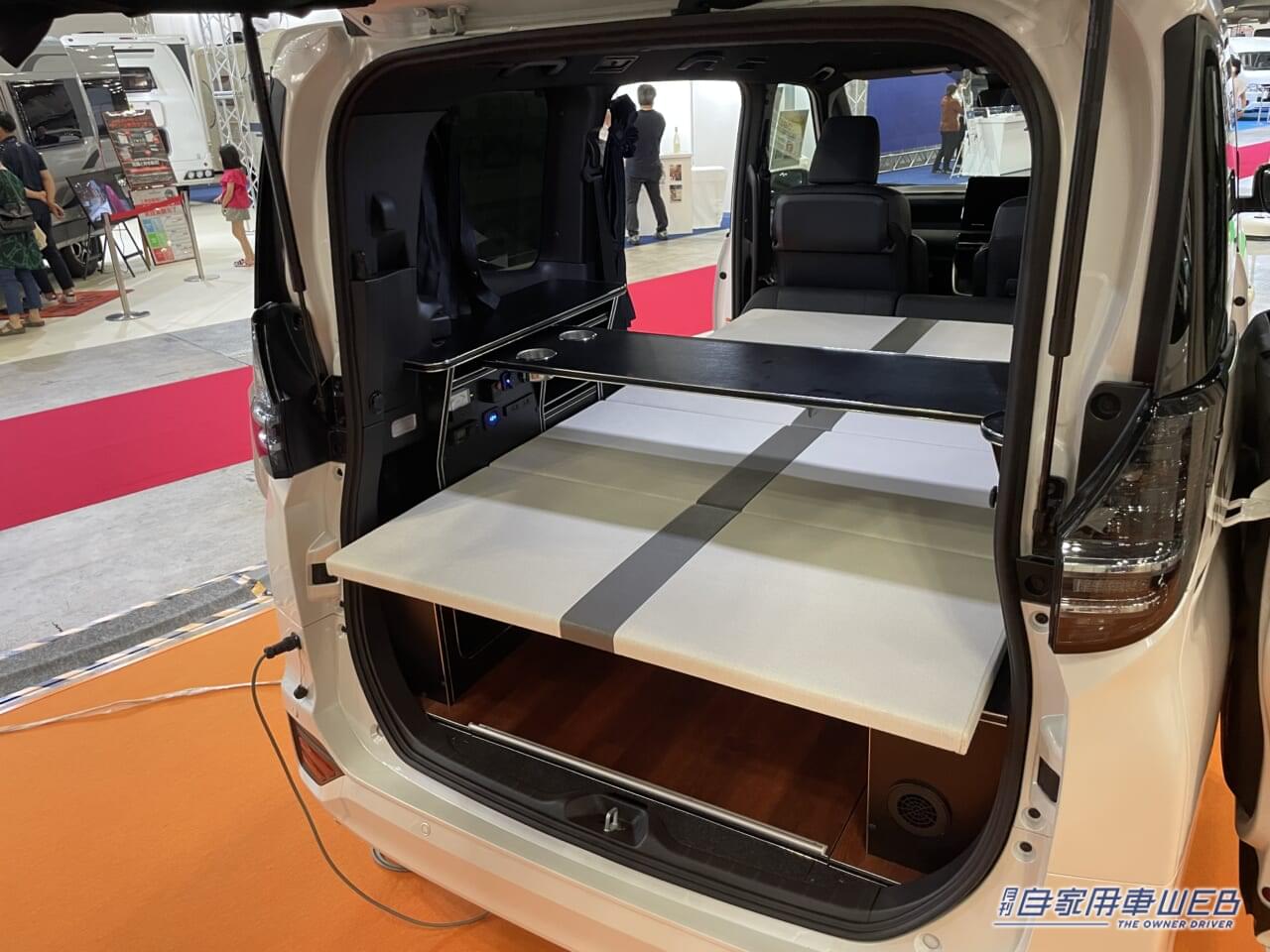 |広くてシンプル! スッキリとした車内が魅力のトヨタ ヴォクシーがベースのキャンパー