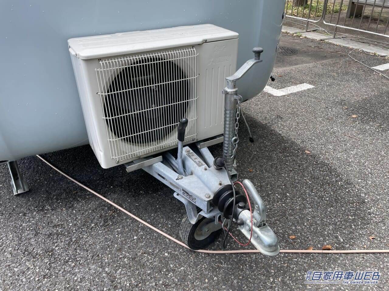 |移動する露天風呂! バスタブを備えたキャンピングトレーラー