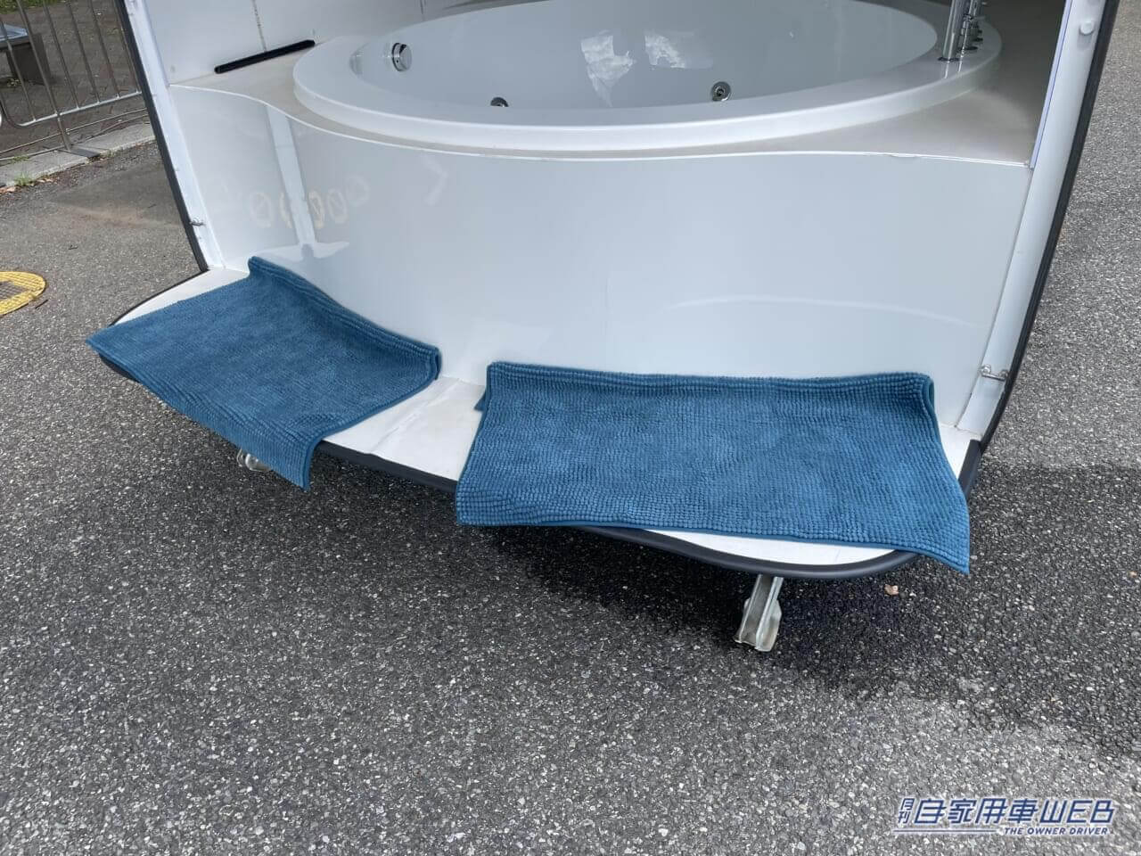 |移動する露天風呂! バスタブを備えたキャンピングトレーラー