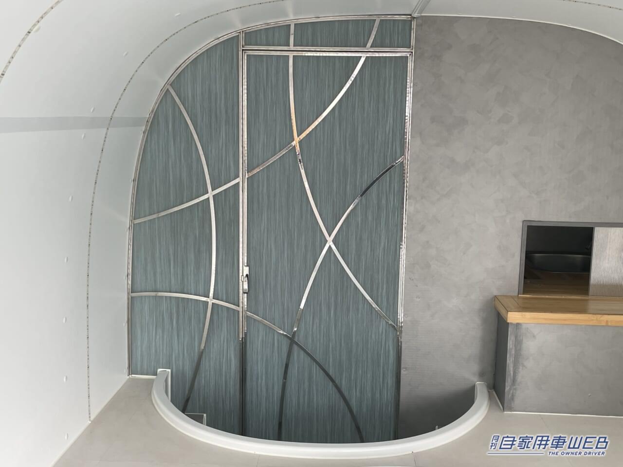 |移動する露天風呂! バスタブを備えたキャンピングトレーラー