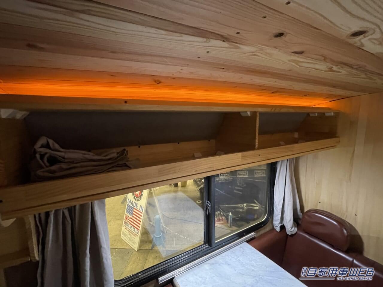 |「まるで純喫茶」「こりゃ目立つわ」ボックス席が魅力的。トヨタ・タウンエースがベースのキャンピングカー