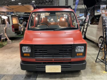 オレンジボディとレトロフェイスが個性的! トヨタ タウンエースがベースのキャンパー