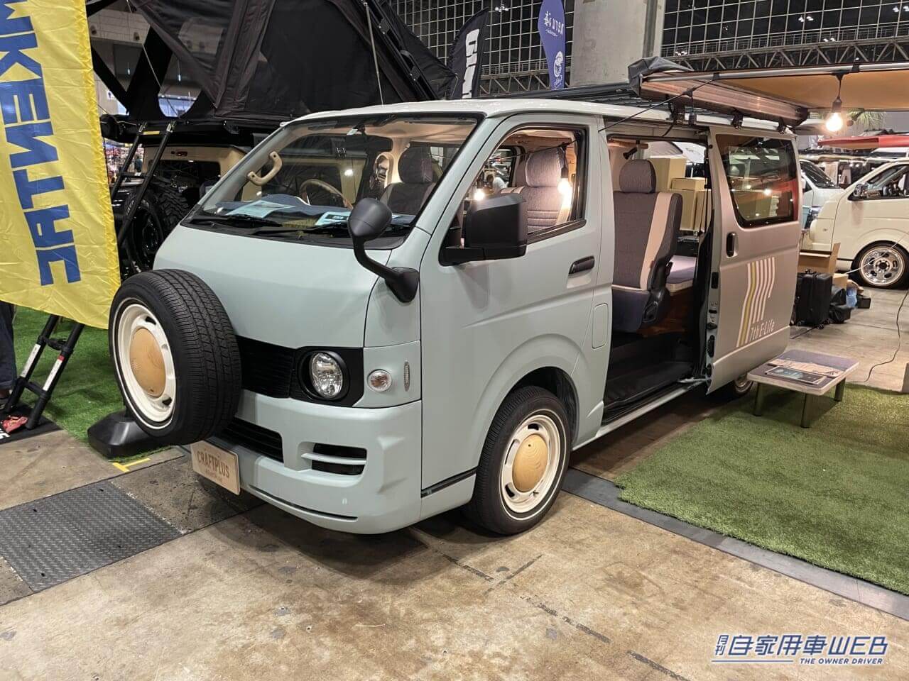 |スッキリとした車内でも個性的 トヨタ ハイエースがベースのキャンパー