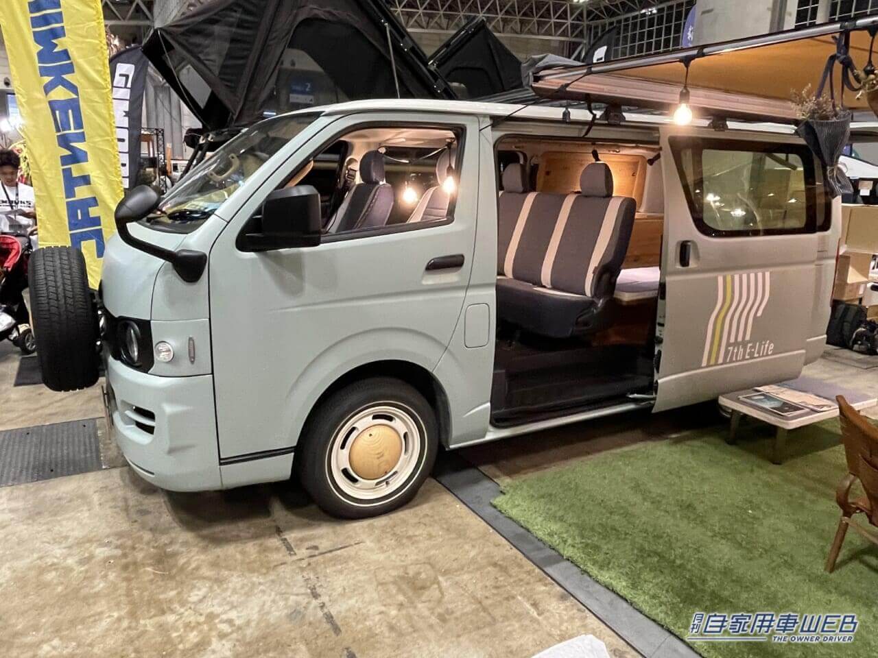 |スッキリとした車内でも個性的 トヨタ ハイエースがベースのキャンパー
