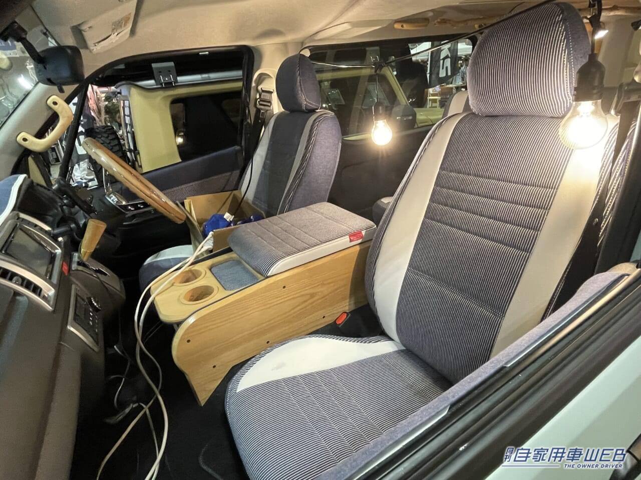 |スッキリとした車内でも個性的 トヨタ ハイエースがベースのキャンパー