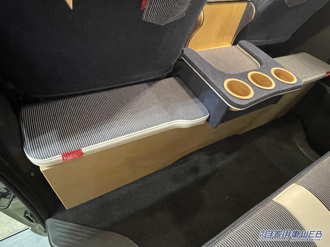 |スッキリとした車内でも個性的 トヨタ ハイエースがベースのキャンパー