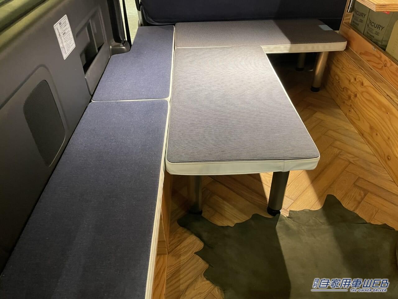 |スッキリとした車内でも個性的 トヨタ ハイエースがベースのキャンパー