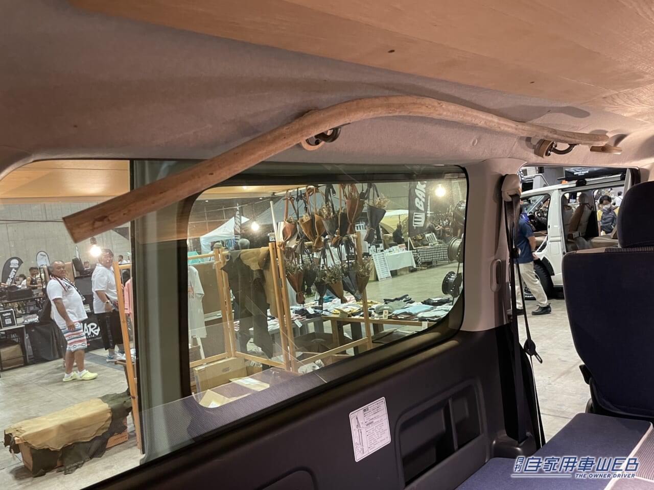 |スッキリとした車内でも個性的 トヨタ ハイエースがベースのキャンパー