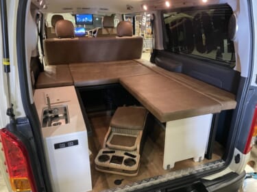 シンプルと便利を両立! トヨタ ハイエースがベースのキャンパー