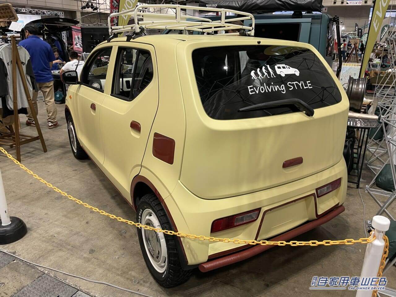 |パンダ? ピエロ? 個性的なボディカラーとフェイスにカスタムされたスズキ アルト