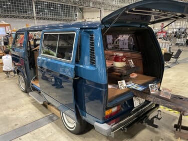 レトロな輸入車の中は古民家! フォルクスワーゲン カラベルがベースのキャンパー