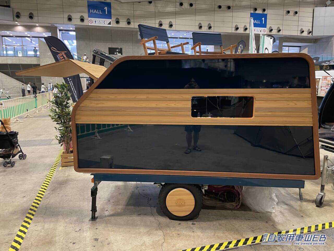 |コンパクトに牽引できるトレーラーの中には、モダンで豪華な和室のような空間が!