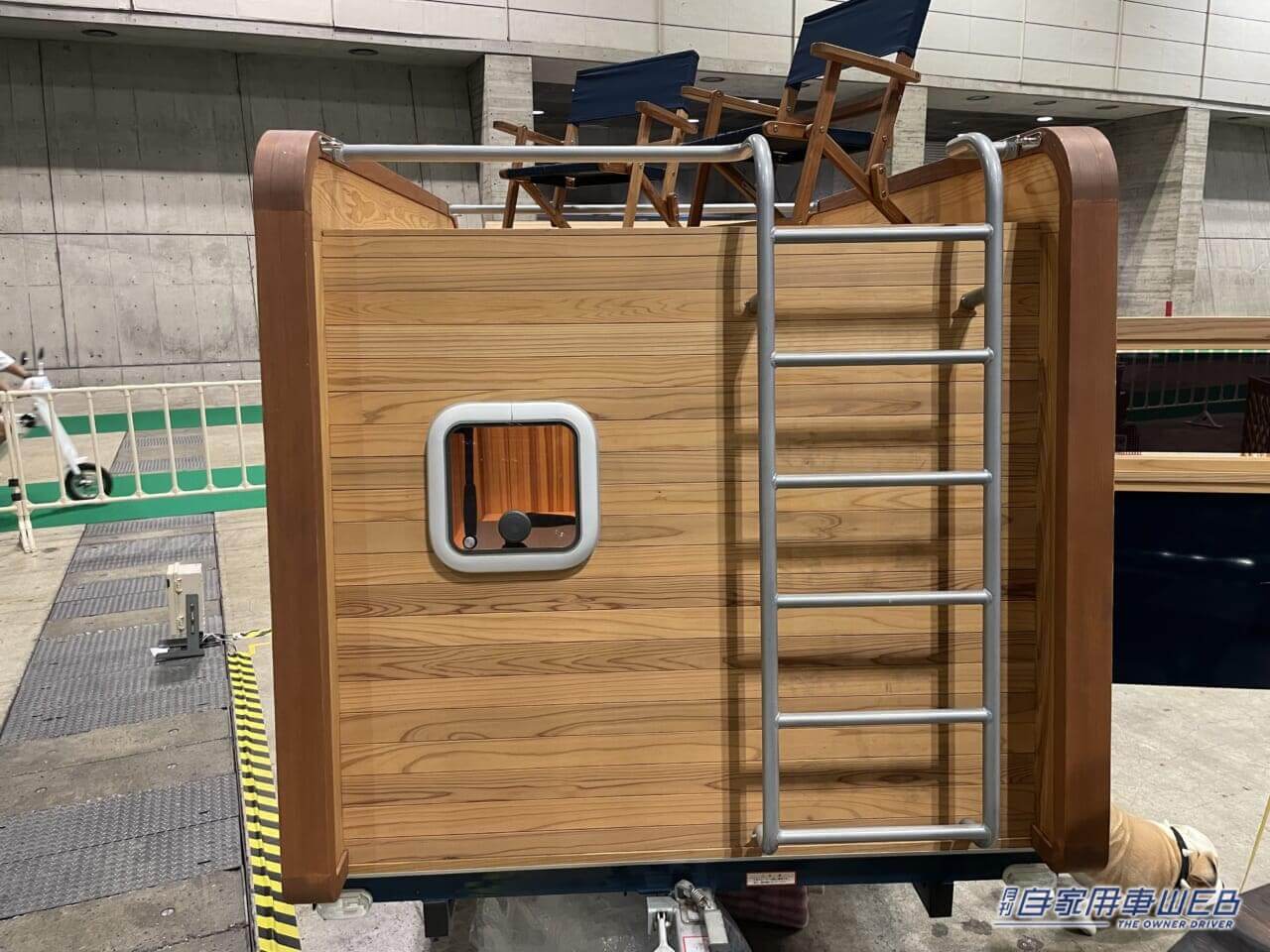 |コンパクトに牽引できるトレーラーの中には、モダンで豪華な和室のような空間が!