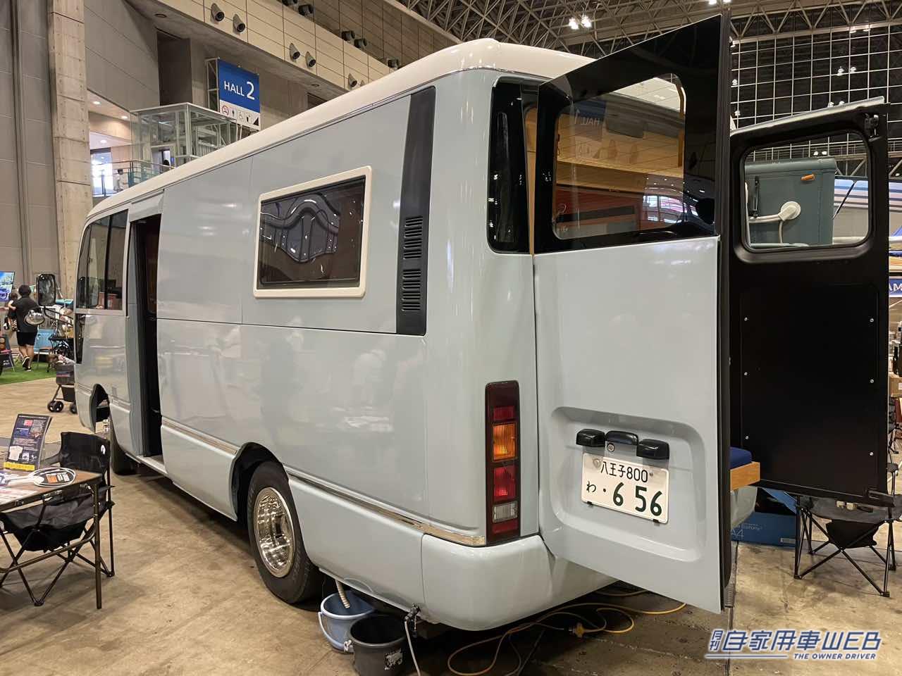 |マイクロバスをカスタムした走る高級ラウンジが出現!